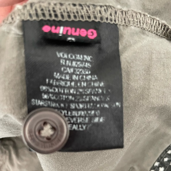 Volcom Shorts Size 0 - Picture 4 of 4